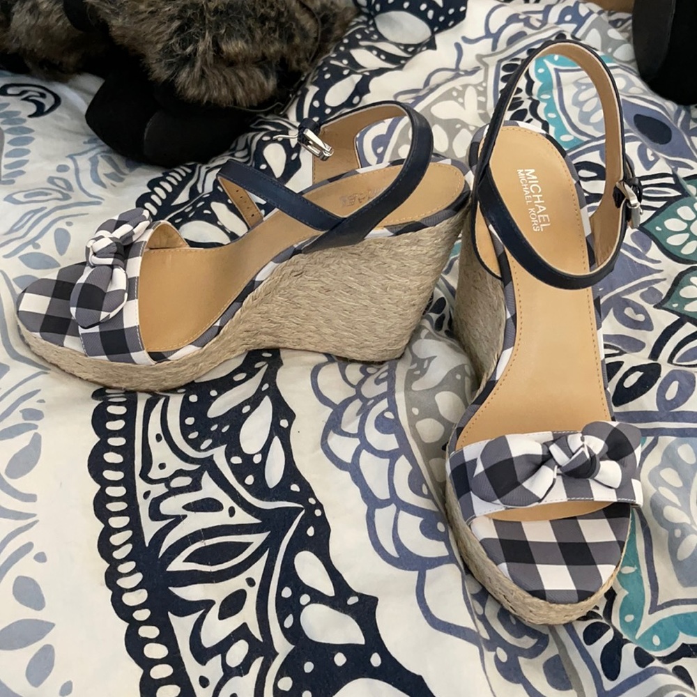 Michale kors navy wedges